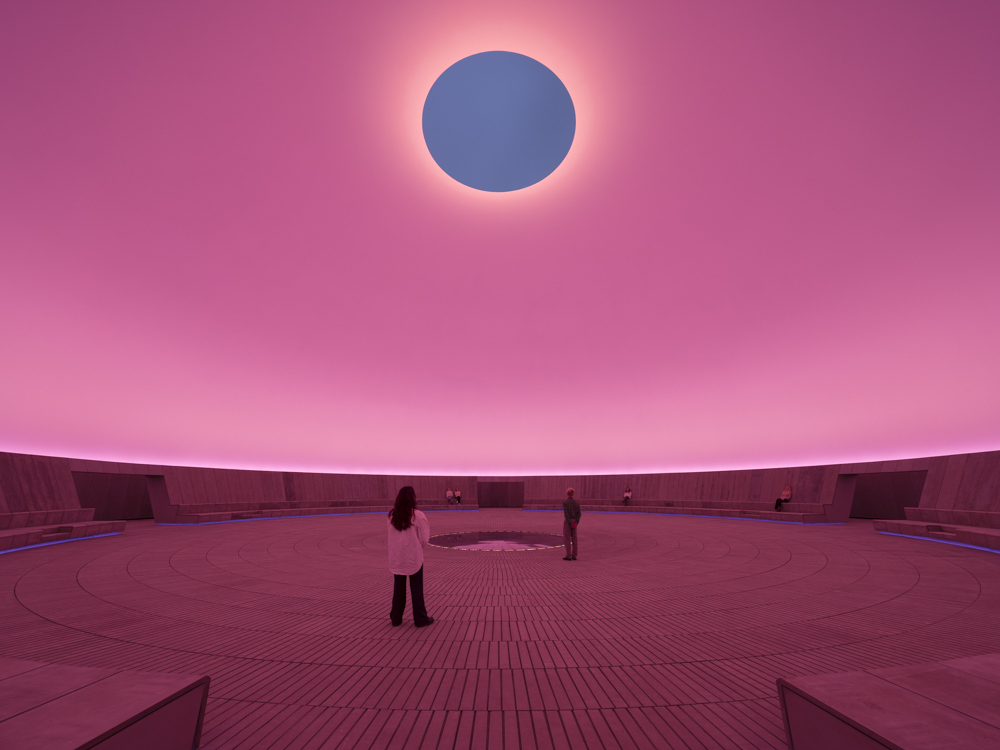 Solopgang, As Seen Below. Foto: Florian Holzherr © ARoS 2026